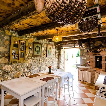 بيت للعطل Wine & Vino Holiday