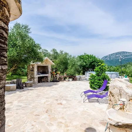 Wine & Vino Holiday بيت للعطل *