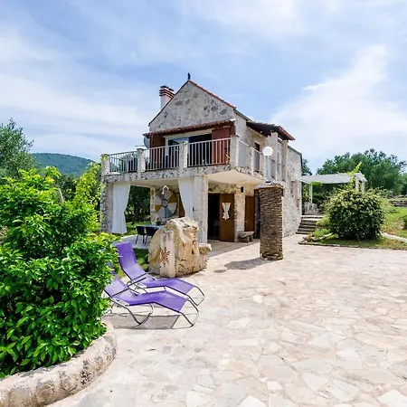 بيت للعطل Wine & Vino Holiday