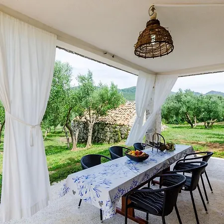 بيت للعطل Wine & Vino Holiday
