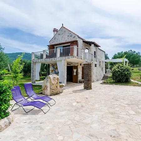 Wine & Vino Holiday بيت للعطل *